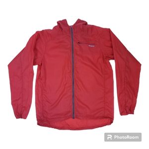 Patagonia Men’s Houdini L Red Hooded